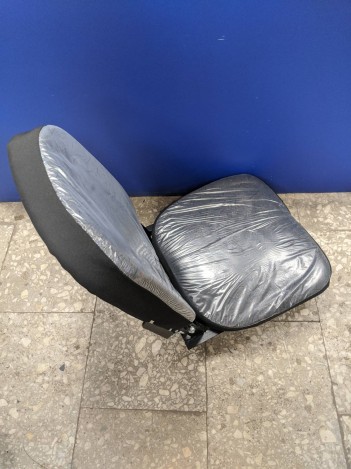 Кресло среднее складное на КАМАЗ за 6500 рублей в магазине remzapchasti.ru 5320-6831010 №15