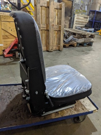 Кресло водителя низкое на КАМАЗ за 17500 рублей в магазине remzapchasti.ru 5320-6810010 Н №8